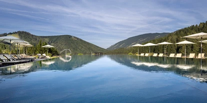 Wellnessurlaub - Umgebungsschwerpunkt: Berg - Dambach (Ilz) - Infinity-Pool - Almwellness Hotel Pierer