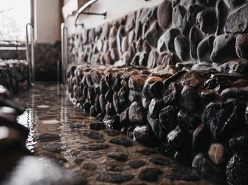 Almwellness-Resort Tuffbad Saunen und Bäder im Detail Kraxenofen