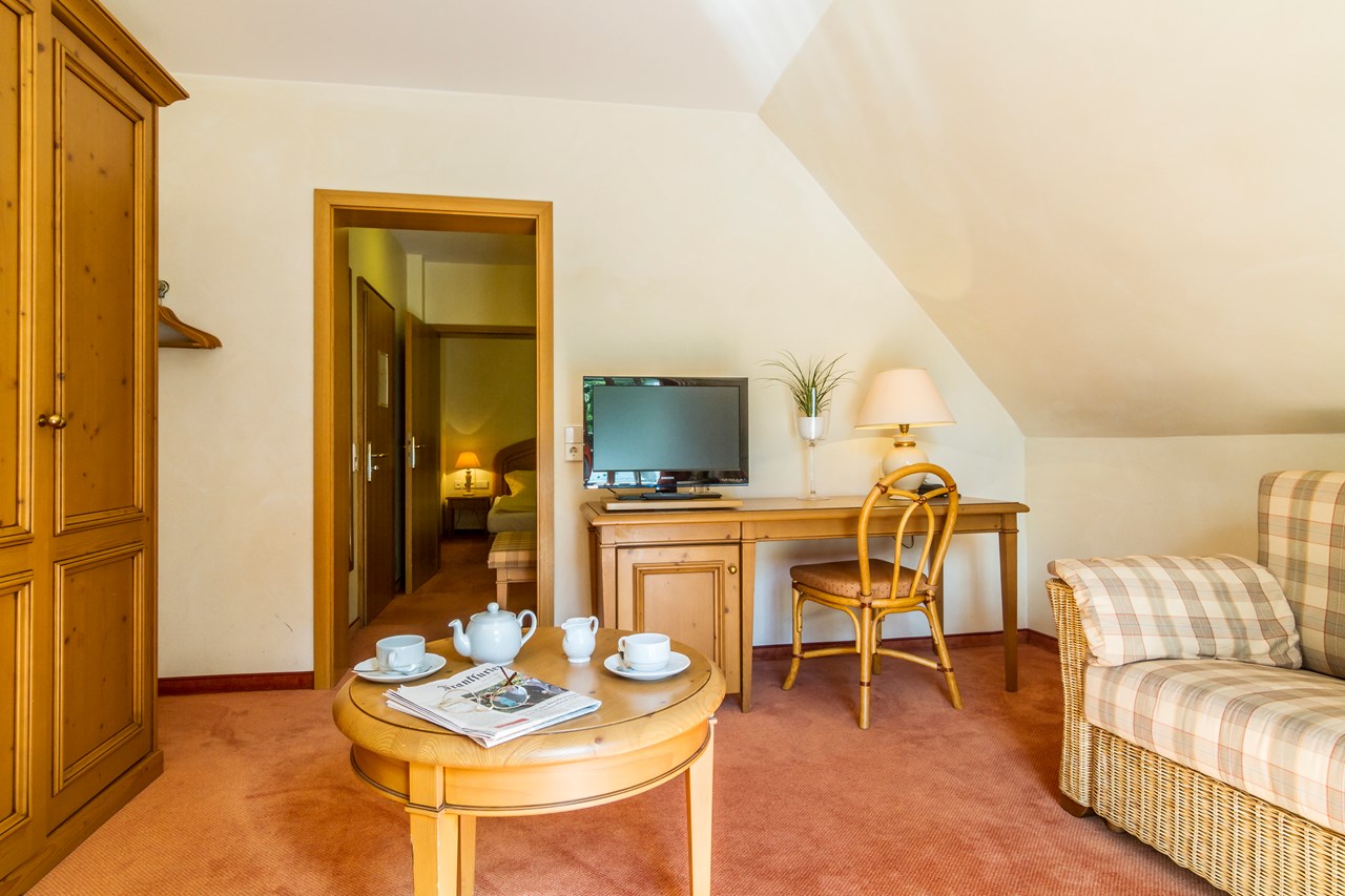 Waldhotel Haag GmbH Zimmerkategorien Junior Suite mit Dachschräge