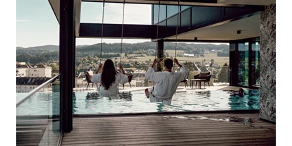 Wellnessurlaub - Finnische Sauna - Perg - Schaukeln in 36 m Höhe mit Blick in die Hügelwelt - Hotel FREIGOLD