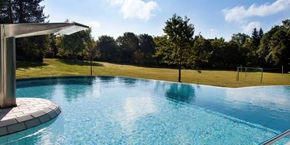 Wellnessurlaub - Fußreflexzonenmassage - Nehren (Tübingen) - Außenpool - Hotel Schwarzwald Freudenstadt