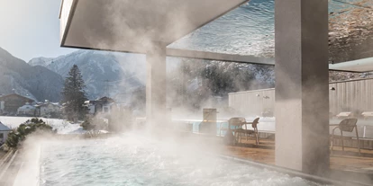 Wellnessurlaub - Pilates - Steinberg am Rofan - Relax-Sprudel-Becken outdoor am Himmel Spa  - Neuhaus Zillertal Resort