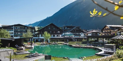 Wellnessurlaub - Pilates - Steinberg am Rofan - Badesee im Romantikgarten - Neuhaus Zillertal Resort