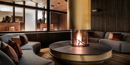 Wellnessurlaub - Pilates - Steinberg am Rofan - Relax- und Frischluftbereich mit Bergblick am Himmel Spa - Neuhaus Zillertal Resort