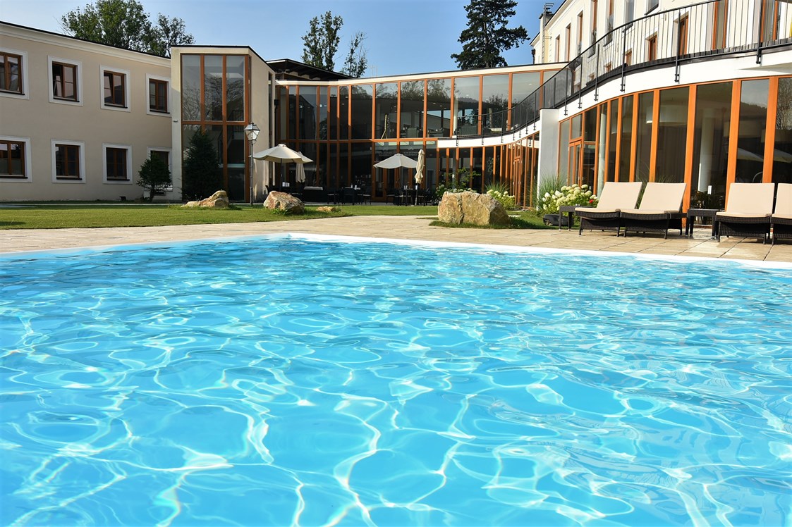 Wellnesshotel: Outdoor-Pool - Schlosspark Mauerbach