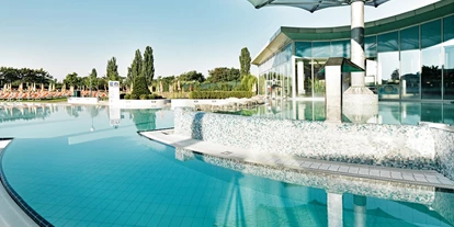 Wellnessurlaub - Verpflegung: Halbpension - Großnondorf (Guntersdorf) - "Eintauchen & Abschalten" lautet das Motto in der Therme Laa inmitten des malerischen Weinviertels. Ob für Klein oder Groß - Hier findet jeder das passende Angebot. © Therme Laa - Therme Laa - Hotel & Silent Spa