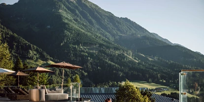 Wellnessurlaub - Faistenau - Rooftoppool Alpina Alpendorf Sommer - ALPINA Alpendorf