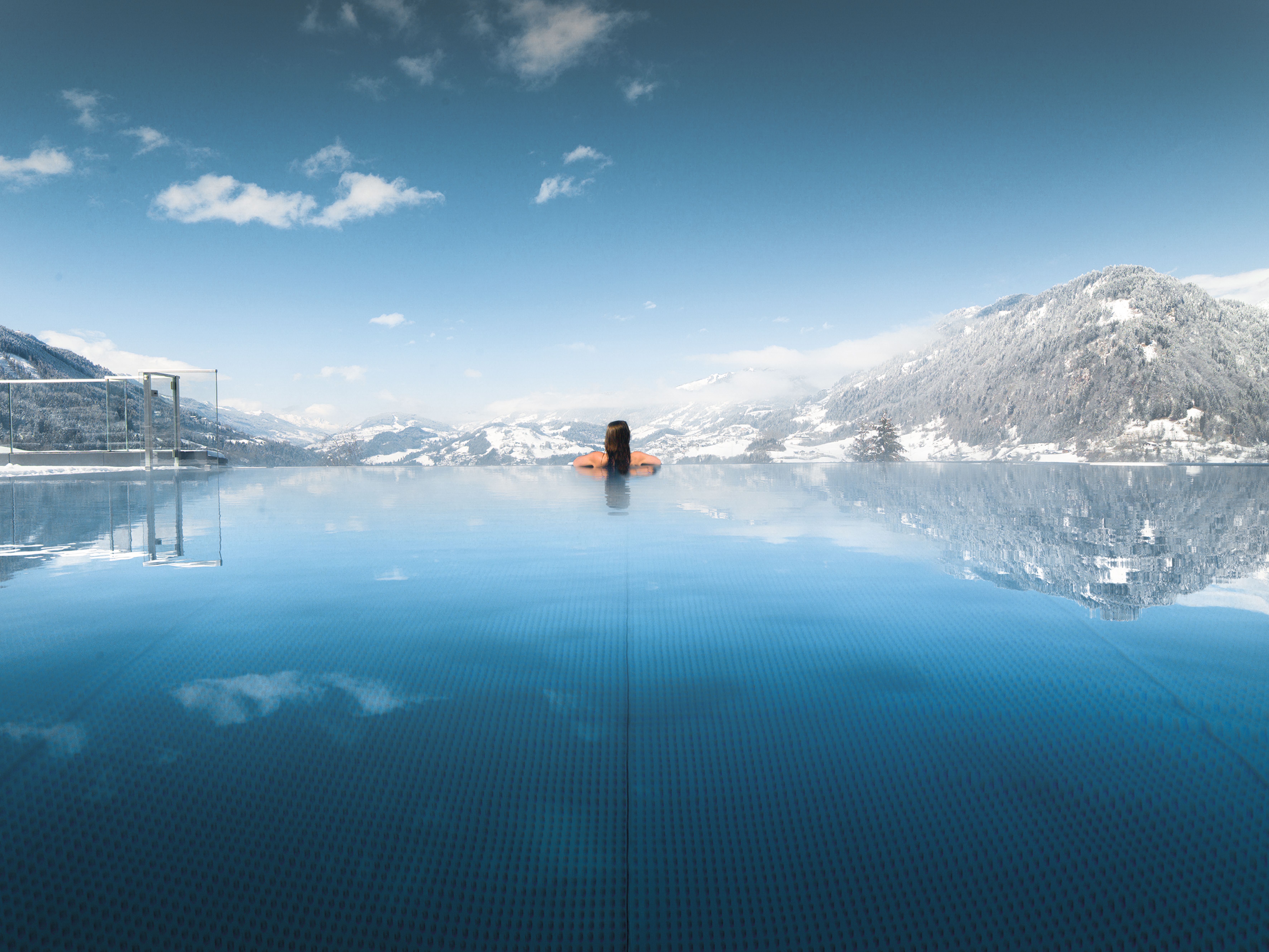 Wellnessurlaub - Bad Gastein - Rooftop Pool im Alpina Alpendorf - ALPINA Alpendorf