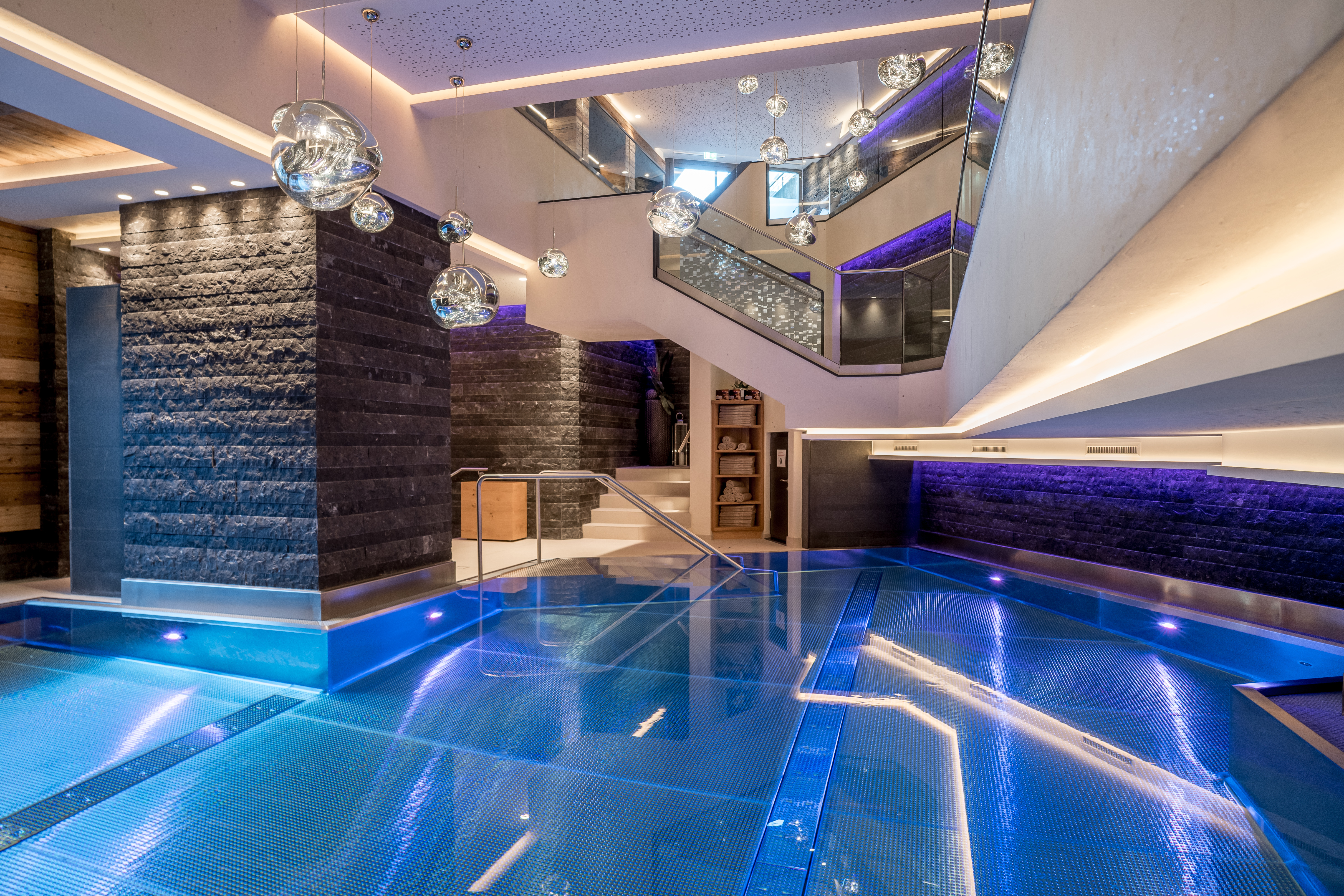 Wellnesshotel: Innenpool - SPORT- & GENUSSHOTEL SILVRETTA - Sauna | Spa