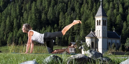 Wellnessurlaub - Pilates - Abwechslungsreiches Aktivprogramm mit Dagmar - 4-Sterne-Superior Alpin Spa Hotel die Post in Südtirol