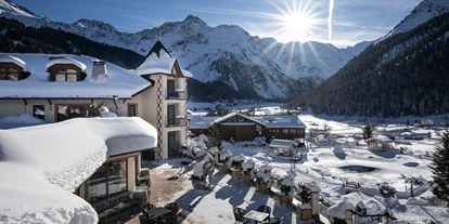 Wellnessurlaub - Pilates - Alpin Spa Hotel Die Post in Sulden im Winter mit Ausblick auf die verschneite Gipfelwelt - 4-Sterne-Superior Alpin Spa Hotel die Post in Südtirol