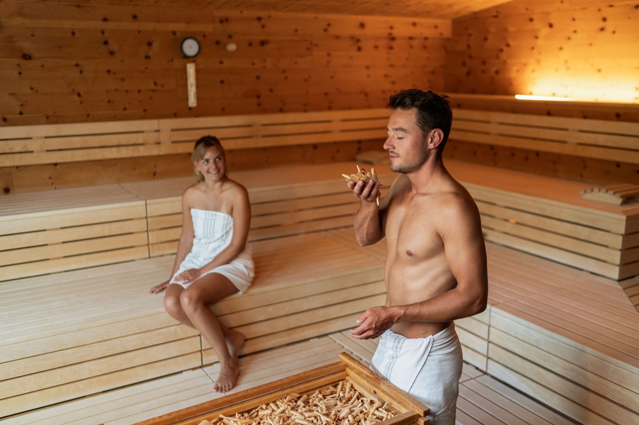 Moseralm Dolomiti Hideaway Saunen und Bäder im Detail Hütten Zirben Sauna 65°C