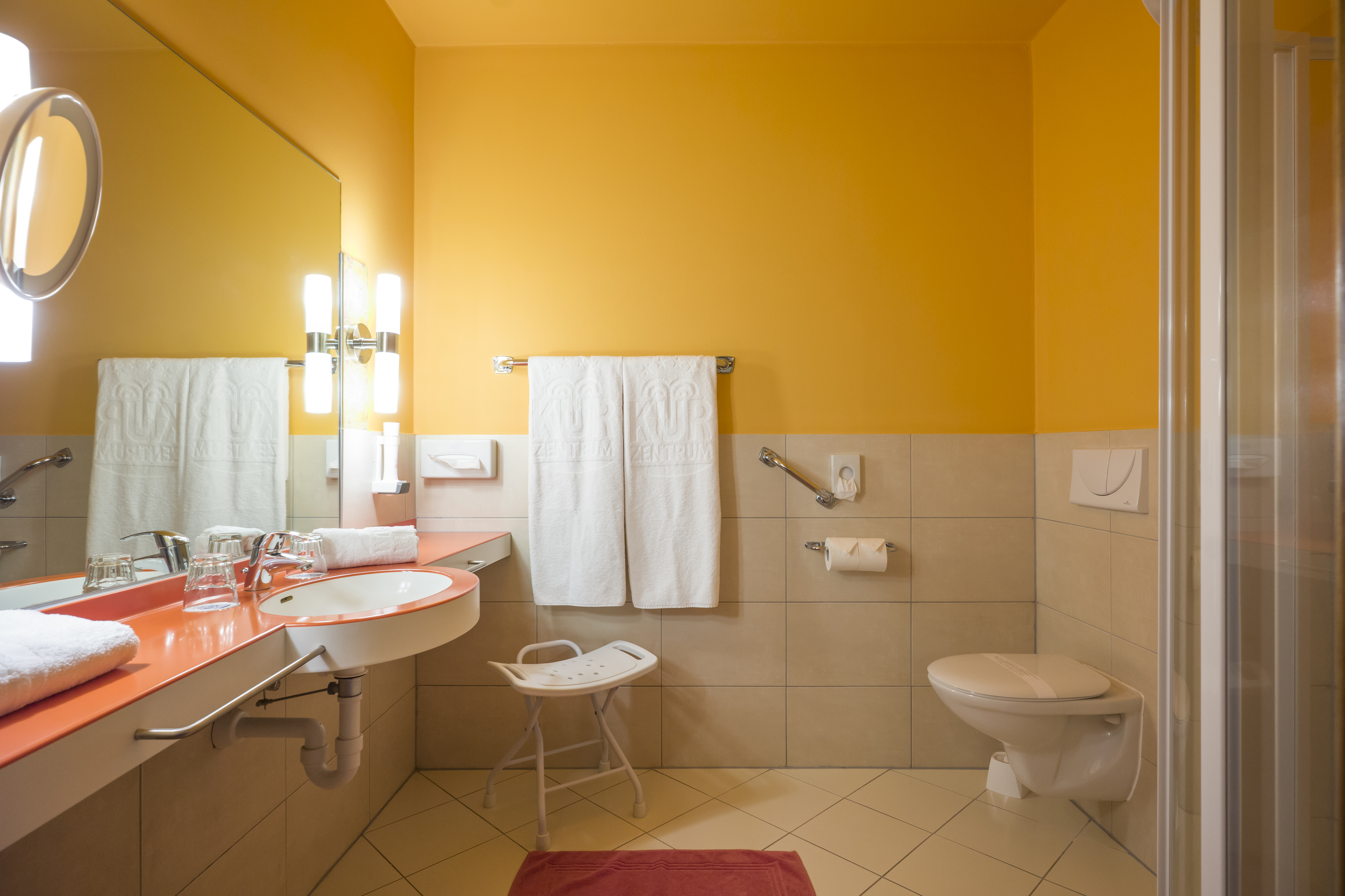 Wellnesshotel: Badezimmer - Vivea 4* Hotel Bad Traunstein