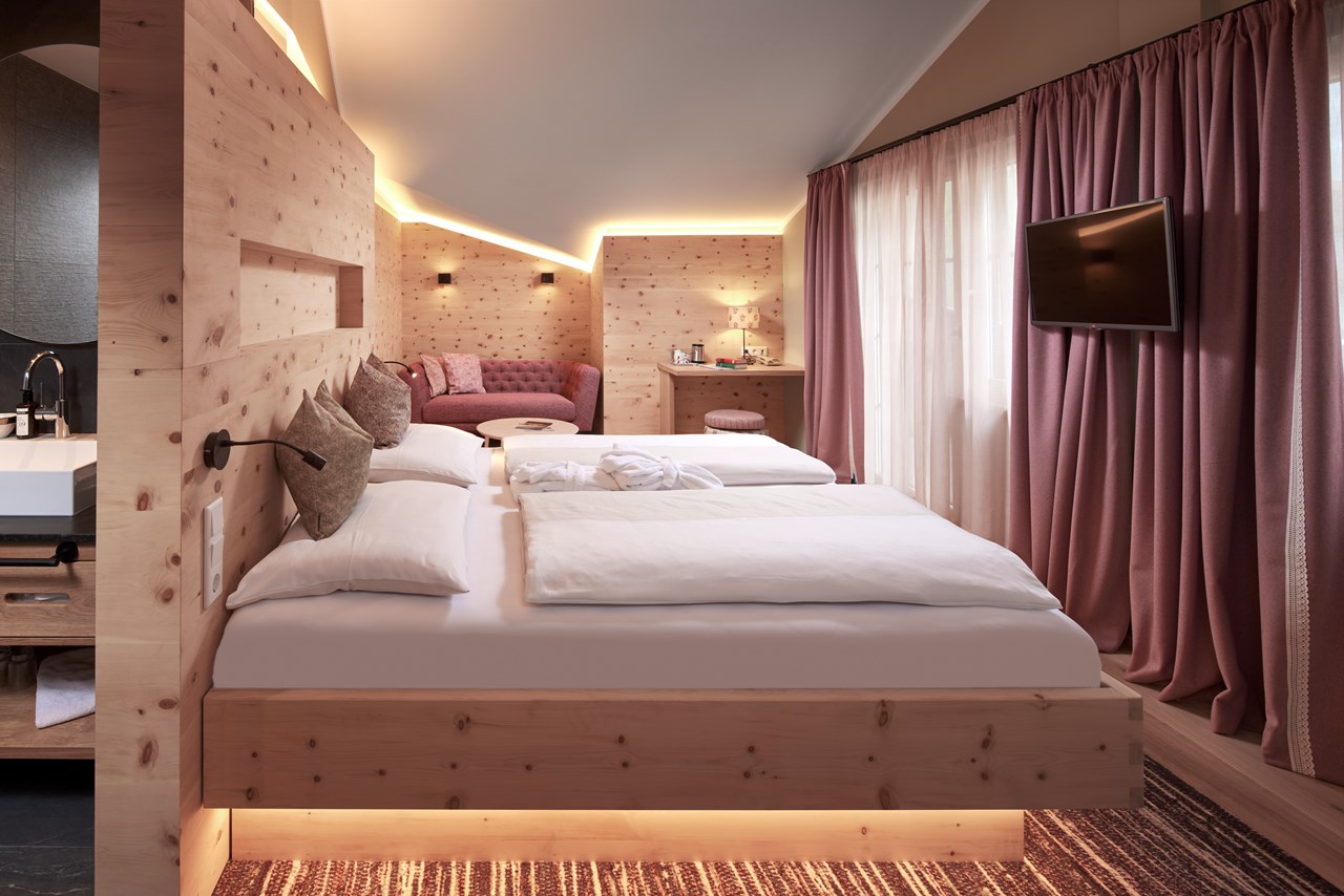 Romantikhotel Zell am See Zimmerkategorien Zirbensuite Pinzgauerin 