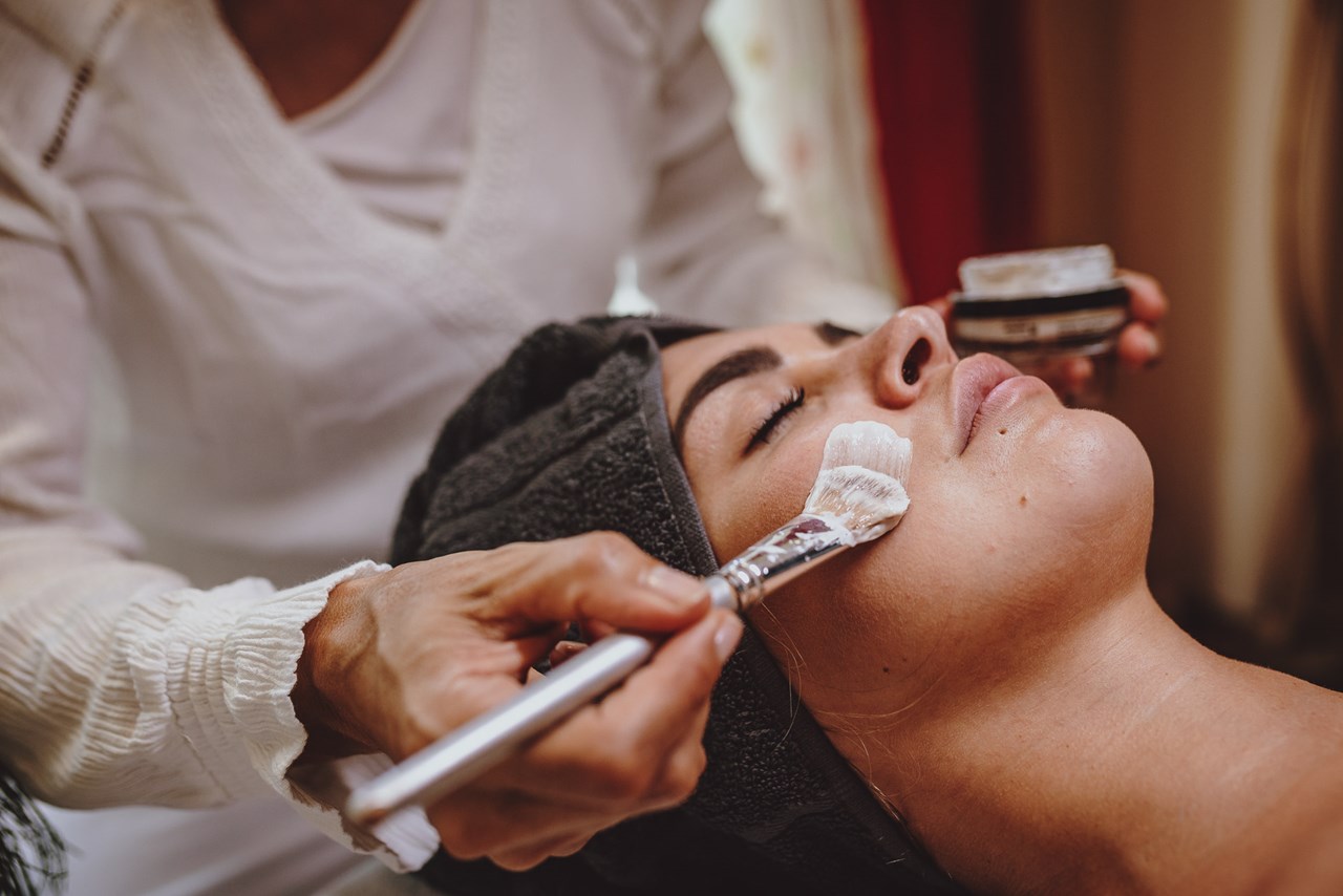 Sportresort Alpenblick Behandlungen im Detail Gesichtsbehandlung 