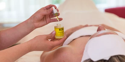 Wellnessurlaub - Restaurant - Stegersbach - Kompetenter Spa-Bereich mit Kosmetik, TCM, Massagen, Wickel, Packungen sowie Physiotherapie - Hotel & Spa Der Steirerhof Bad Waltersdorf