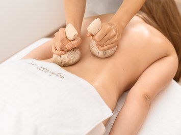 DAS SCHÄFER Massagen im Detail Kräuter-Entspannung Körper