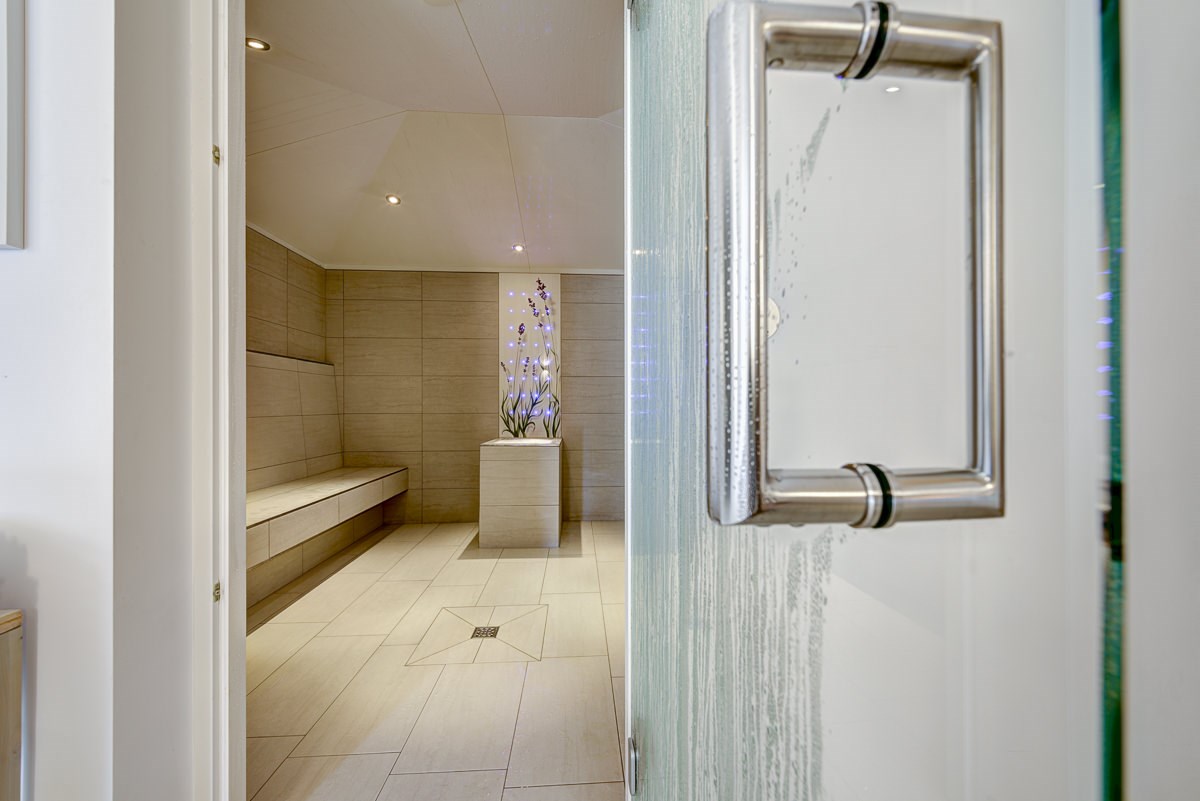 DAS SCHÄFER Saunen und Bäder im Detail Kräuterdampfbad