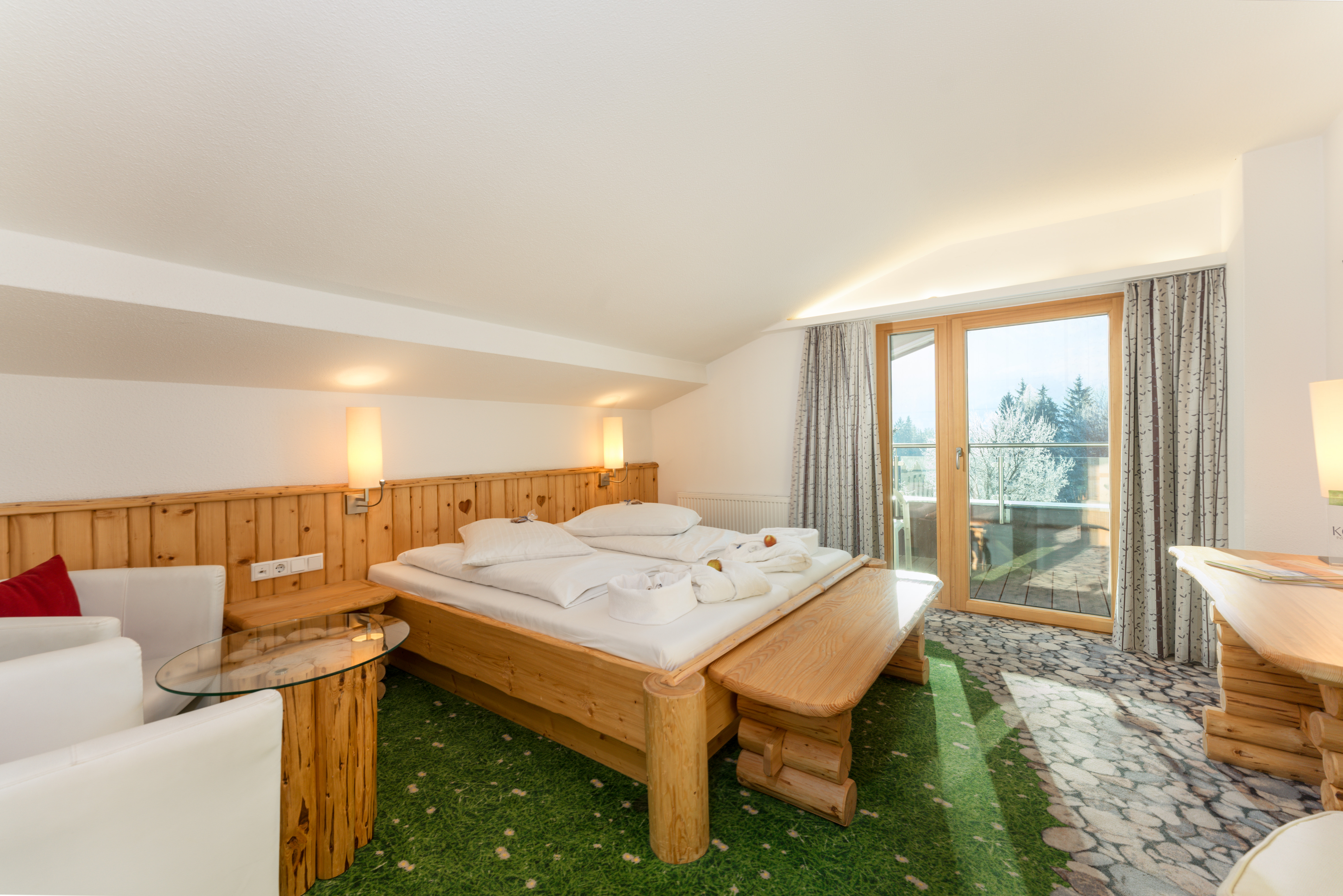 Hartweger's Hotel in Weißenbach bei Schladming Zimmerkategorien Doppelzimmer Herzerl mit Balkon