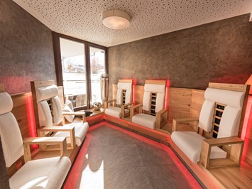 Hotel Hartweger in Weißenbei bei Schladming Saunen und Bäder im Detail Infrarot Lounge