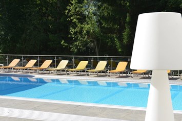 Wellnesshotel: Schwimmbecken im Freien - Hotel Hartweger