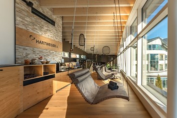 Wellnesshotel: Unser im Dezember 2023 neu errichteter Rooftop-Ruhebereich lädt ein - Hotel Hartweger in Weißenbei bei Schladming