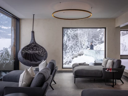 Wellnessurlaub - Fahrradverleih - Innsbruck - Ruheraum mit Hängelounge & Daybeds - Das Kaltenbach