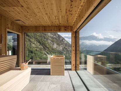 Wellnessurlaub - Dorf Tirol - Panorama-Zirben-Sauna - Hotel Burgaunerhof