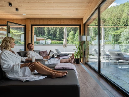 Wellnessurlaub - Dorf Tirol - Ruheraum mit Ausblick auf das Martelltal - Hotel Burgaunerhof