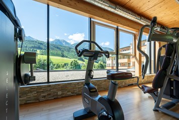 Wellnesshotel: Fitnessraum mit Panoramablick - Dolomiten Residenz Sporthotel Sillian