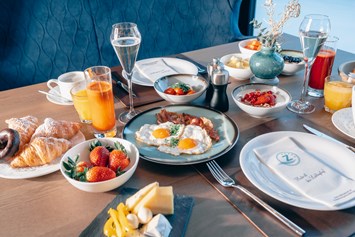 Wellnesshotel: Täglich ausgewogenes Frühstück vom Flower Power Buffet! - ZillergrundRock Luxury Mountain Resort