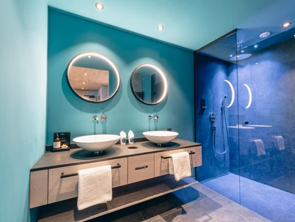 Wellnessurlaub - Fahrradverleih - Innsbruck - Unsere Design Bäder! - ZillergrundRock Luxury Mountain Resort
