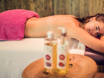 ZillergrundRock Luxury Mountain Resort Massagen im Detail Massage Bindegewebe