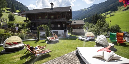 Wellnessurlaub - Fahrradverleih - Innsbruck - Family Therme Liegewiese - Galtenberg Resort 4*S