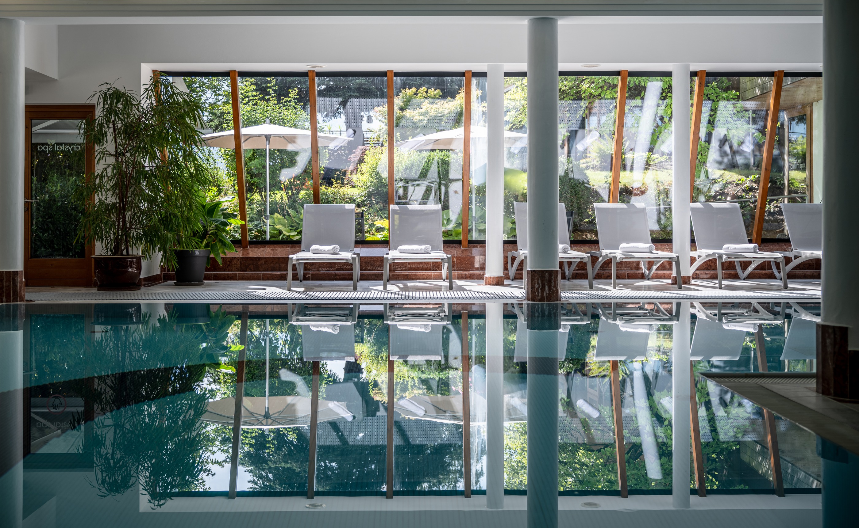Wellnesshotel: Hallenbad - Gartenhotel Crystal