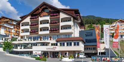 Wellnessurlaub - Adults only - St. Anton am Arlberg - Aussenansicht Sommer - Romantik & Spa Alpen-Herz