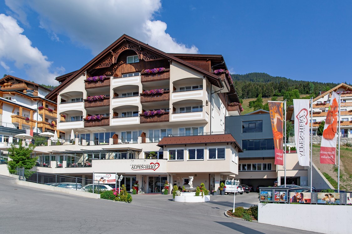 Wellnesshotel: Aussenansicht Sommer - Romantik & Spa Alpen-Herz
