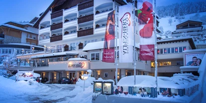 Wellnessurlaub - Adults only - St. Anton am Arlberg - Aussenansicht Winter - Romantik & Spa Alpen-Herz