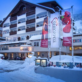 Wellnesshotel: Aussenansicht Winter - Romantik & Spa Alpen-Herz
