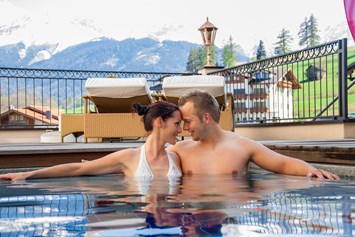 Wellnesshotel: Aussen-Whirlpool - Romantik & Spa Alpen-Herz