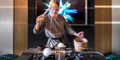 Wellnessurlaub - Adults only - St. Anton am Arlberg - Sauna Aufguss mit Saunameister Mark - Romantik & Spa Alpen-Herz