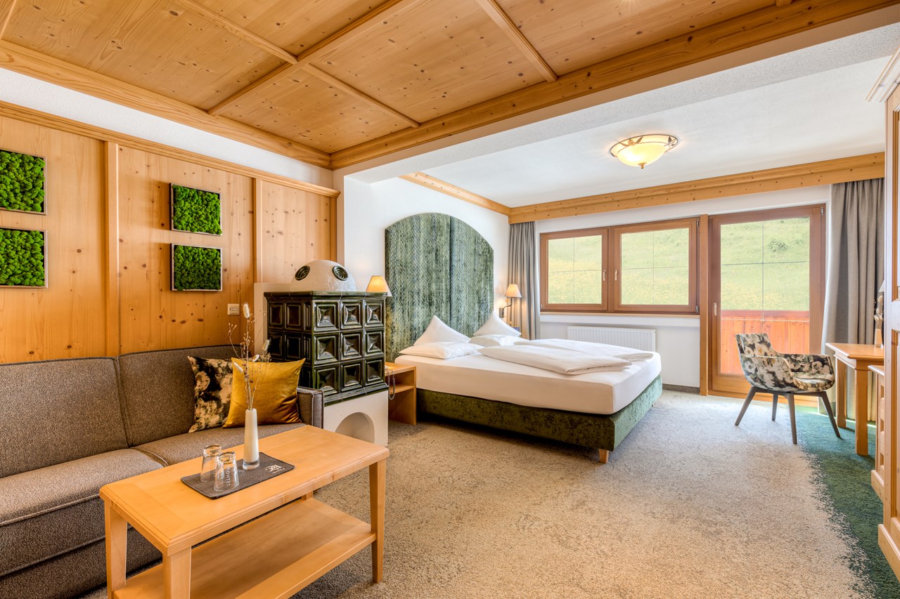 Hotel Alpenhof  Zimmerkategorien Junior-Suite "Enzian" - 38 m²