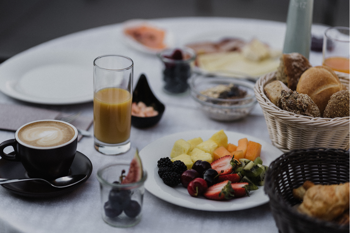 Wellnesshotel: ausgewogenes Frühstück mit á la Carte Gerichten - Hotel das stachelburg