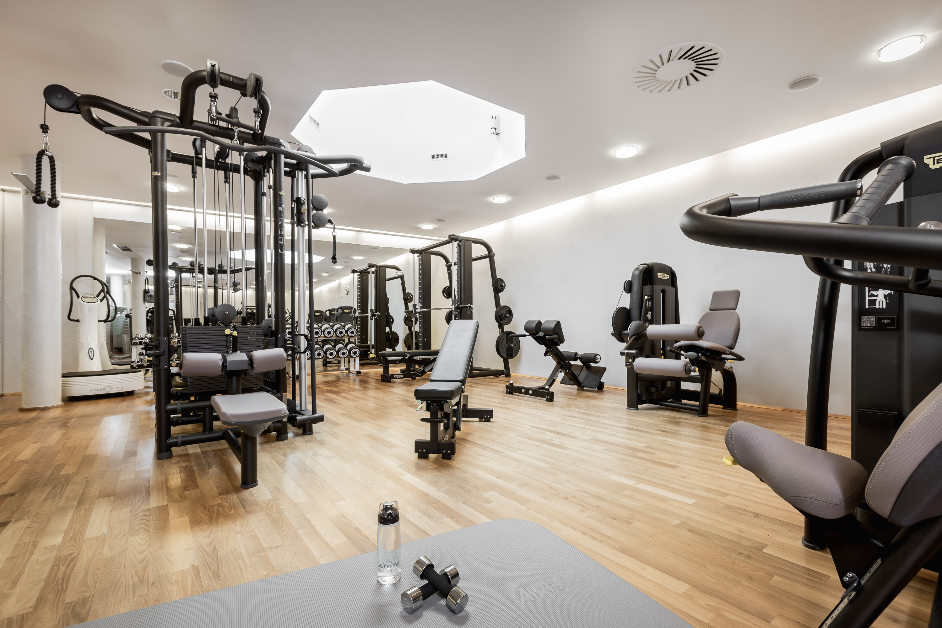 Hotel Das Central - Alpine. Luxury. Life. Fitnessangebote im Detail Fitnessstudio im Untergeschoss