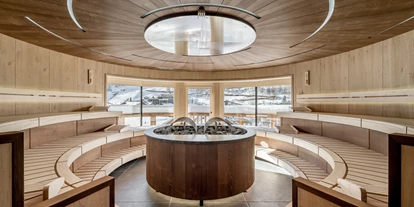 Wellnessurlaub - Dorf Tirol - Panoramasauna in Summit Sauna Area - Hotel Das Central - Alpine. Luxury. Life.