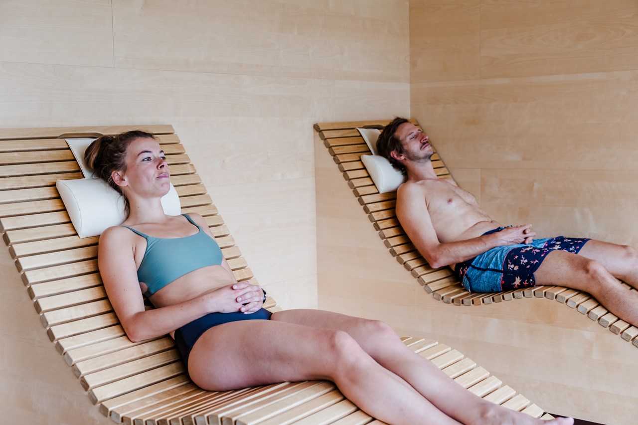 Hotel Kaiserhof Saunen und Bäder im Detail Infrarotliegen