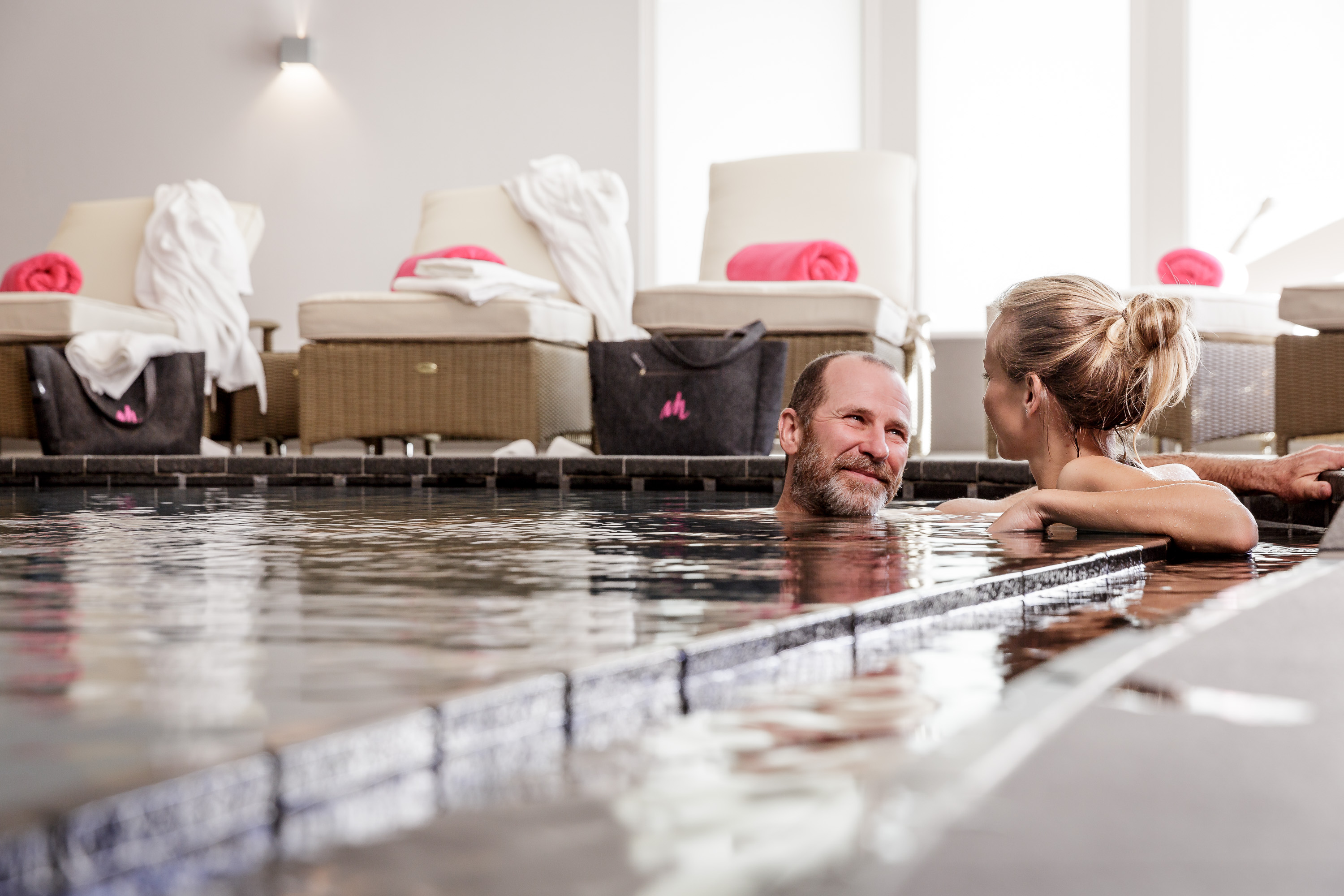 Wellnessurlaub - Warth (Warth) - Indoor Pool & Textil Familien-Sauna - Alpin ART & SPA Hotel Naudererhof