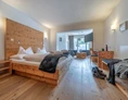 Wellnesshotel: Viel Platz finden Sie in unseren alpin:design Zimmern und Suiten - Alpin ART & SPA Hotel Naudererhof