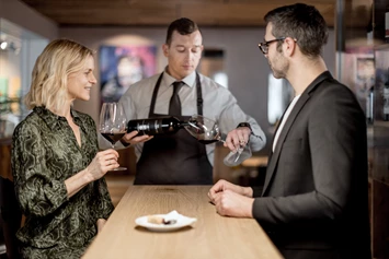 Wellnesshotel: In unserere Wein"Begleitung" finden auch Sie den perfekten Partner zum Abendmenü - Alpin ART & SPA Hotel Naudererhof