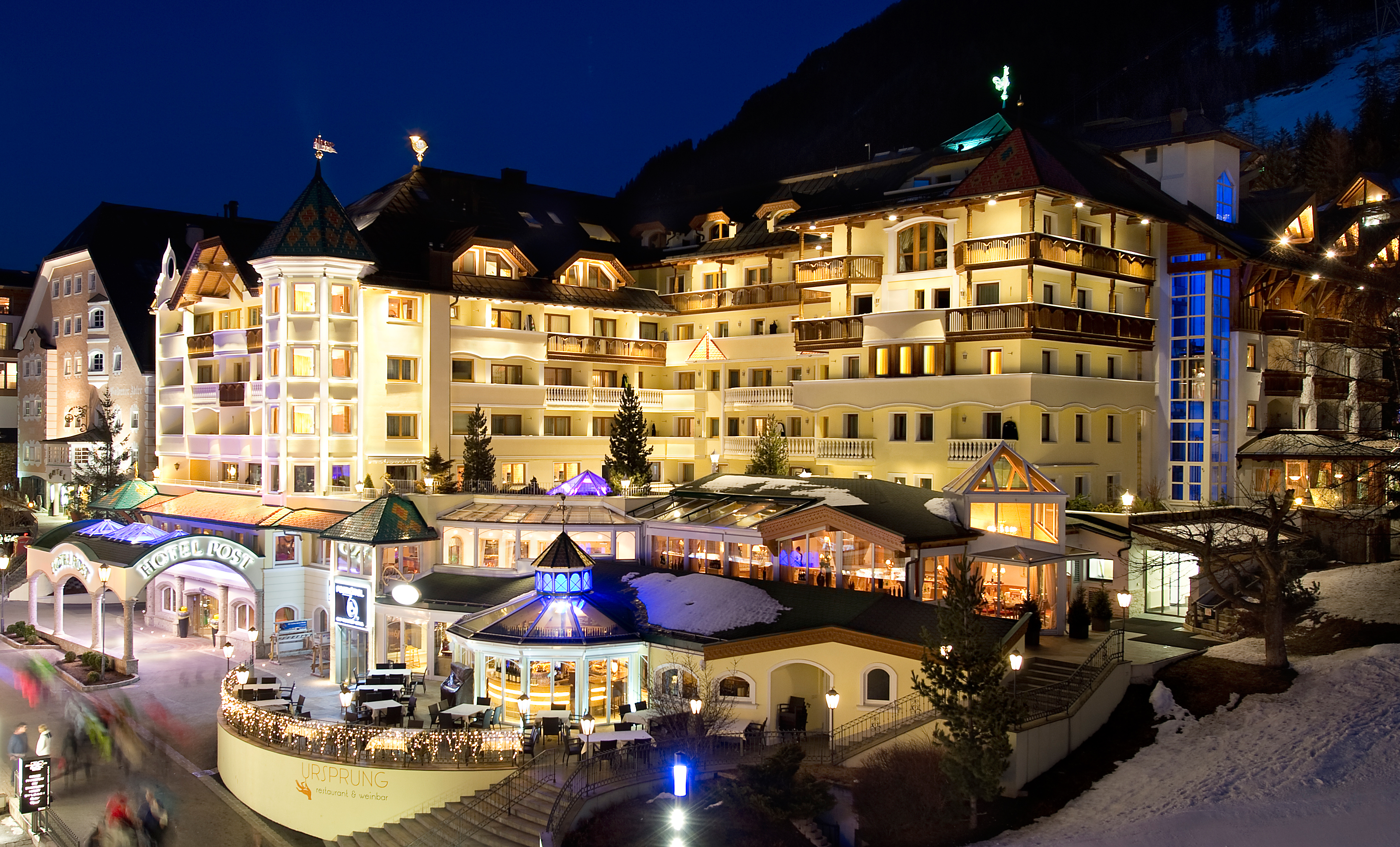 Wellnessurlaub - Lymphdrainagen Massage - Österreich - Außenansicht im Winter - Hotel Post Ischgl